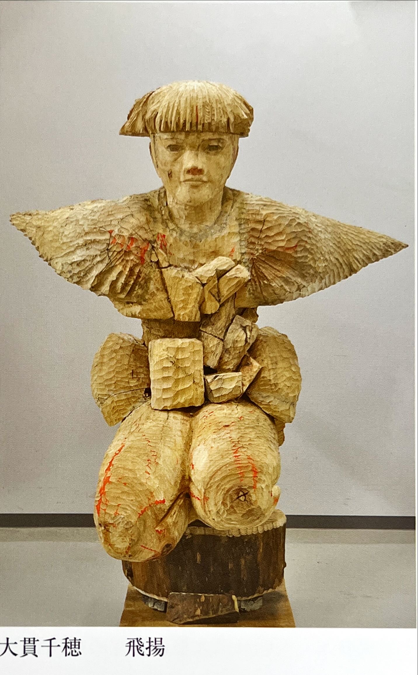 彫刻作品『飛揚』— 羽のある人物像